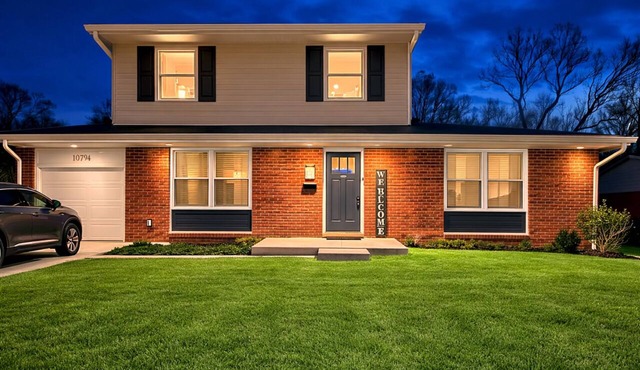 Cozy Family Getaway 3BR w Game Room & Fenced Backyard