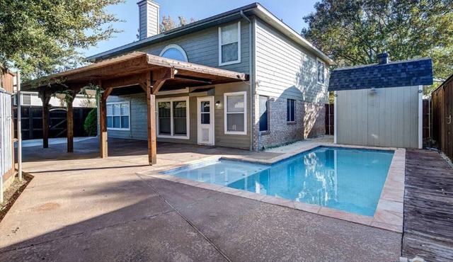 Cozy Family Getaway w/Pool Near Lake Lewisville