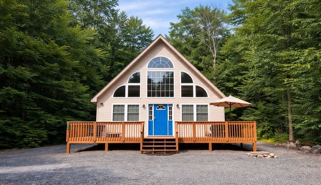 Cozy Family Getaway - Pet Friendly, Fire Pit, BBQ
