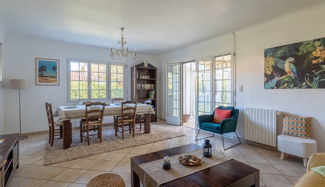 Cozy Family Home in Parentis-en-Born: 3BR, WiFi, Large Garden, Near Beach & Lake