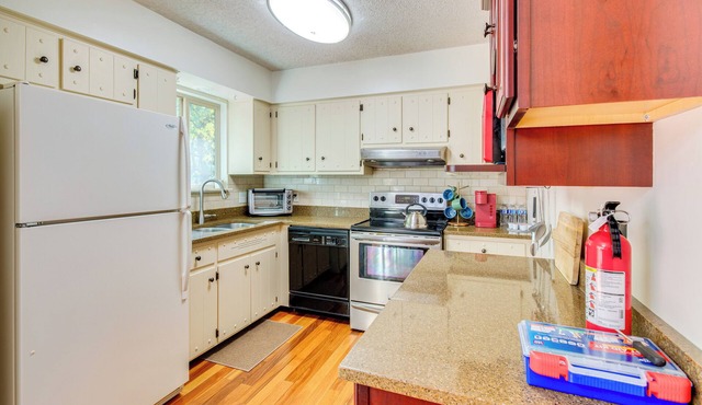 Cozy Family Home in Decatur w/Fenced Yard