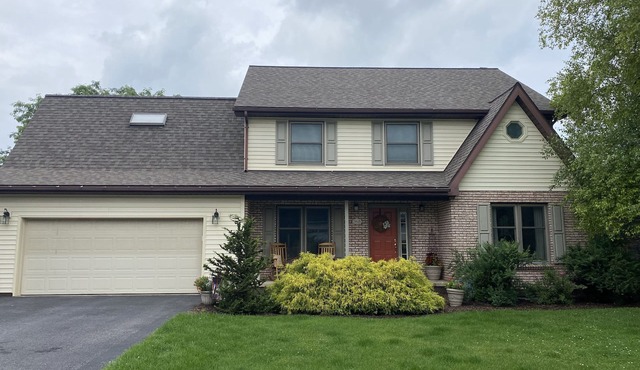 Cozy family home close to Beaver Stadium and Waffle Shop!