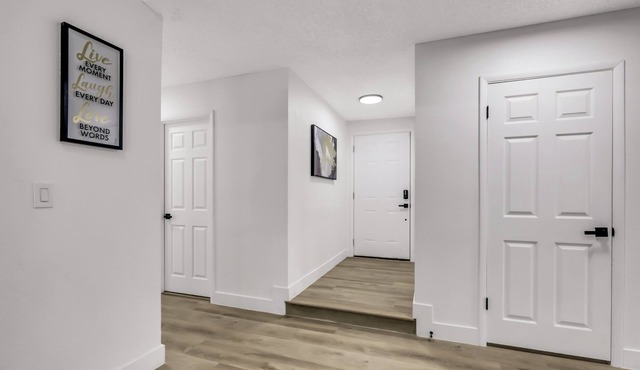 Cozy Family Home w/ Game Room and Swimming Pool ! 10 Minutes away from the Strip