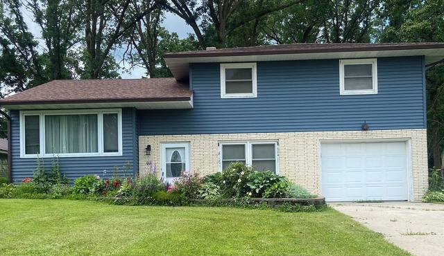 Cozy family home with fenced back yard in Clearbrook MN