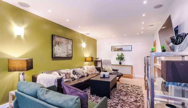 Cozy Family House Sleeps 10 Free Parking