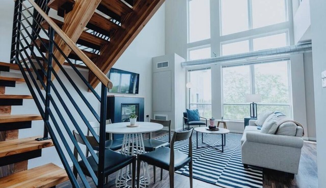 Cozy Family Penthouse with Pool & Balcony over Forest Park Skyline in St. Louis