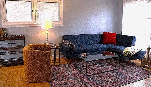 Cozy family & pet friendly Shorewood townhome near Bike Trail, Beach & downtown