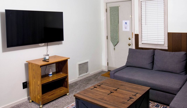 Cozy Family Ranch Near DTW, Detroit & Ann Arbor