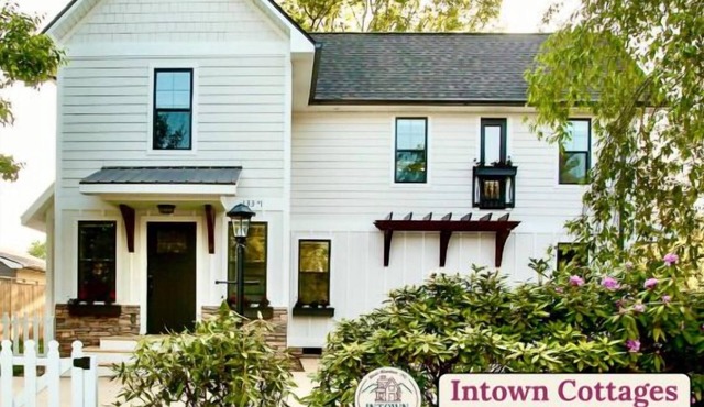 Cozy Family Retreat w/HT-Sauna Deck & DT Charm