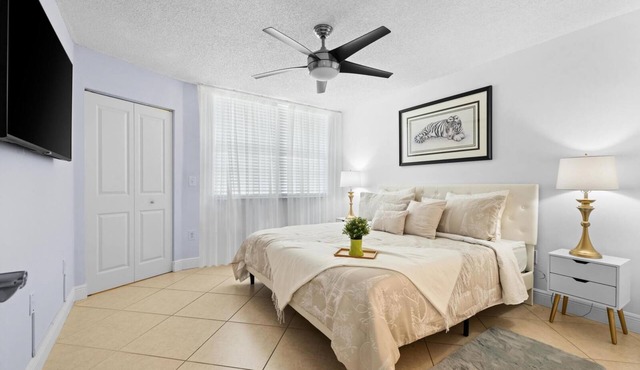 Cozy family retreat 1BD at unique Yacht Club w free parking