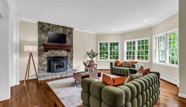 Cozy Family Retreat with Great Views and Game Room