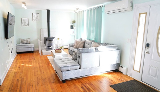 Cozy Family River Valley Retreat w/Fireplace & Games