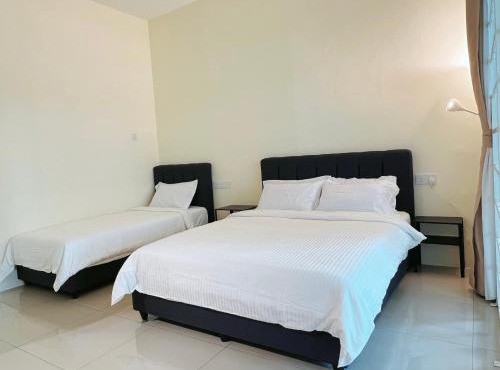 Cozy Family Room with Large Balcony