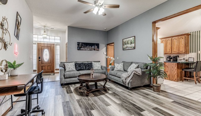 COZY FAMILY SIZED 3 BEDROOM NEAR MIDWEST CITY REGIONAL PARK,TINKER AIRFORCE BASE