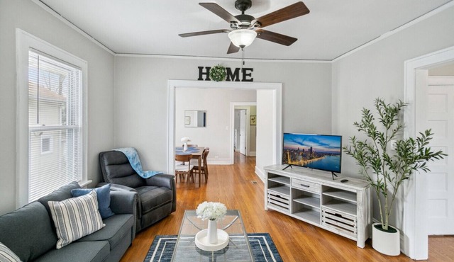 Cozy Family spot near Great Lake Lakes Naval Base!