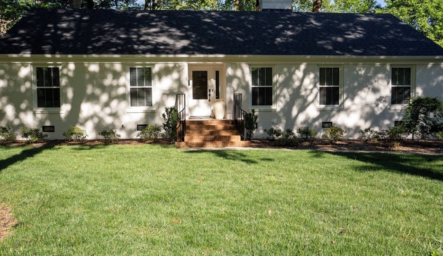 Cozy family-style home, close to Gardens, Friendly Center and Downtown.