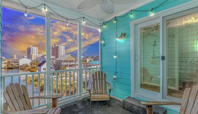 Cozy, family friendly, 2BR/2BA in Cherry Grove steps to the beach.
