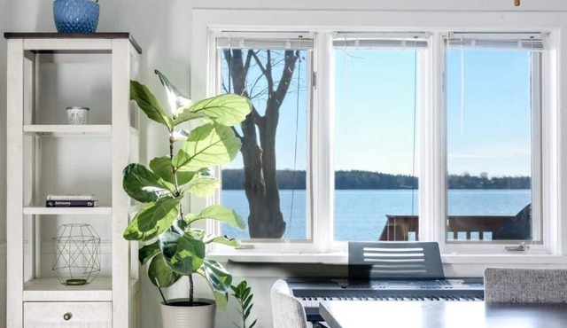 Cozy family waterfront retreat recently renovated