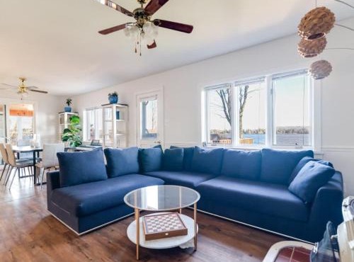 Cozy family waterfront retreat recently renovated