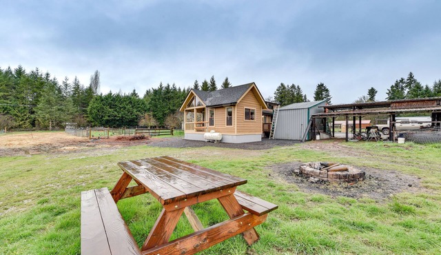 Cozy Farm Cottage: 41 Mi to Mount St Helens!