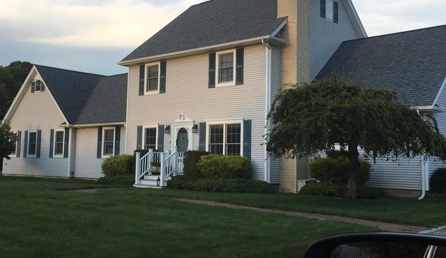 Cozy Farm House Retreat in The Quaint Hamlet of Remsenburg with Heated Pool