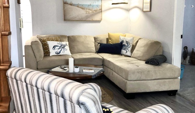 Cozy farm house. Great place to relax after the beach