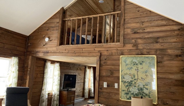 Cozy Farm House in the Upper Delaware Valley. Pet friendly, weekly discount.