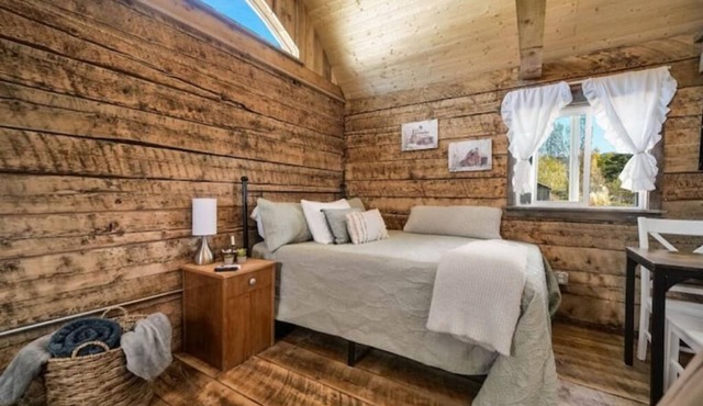 Cozy Farm Retreat - Getaway in the Heart of Nature