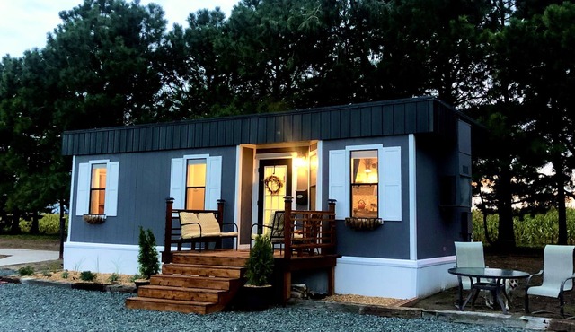 Cozy farm-stay guest cottage in Lake Minatare area & minutes from Scottsbluff.