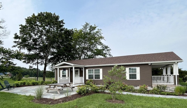 Cozy farm stay with mountain views!