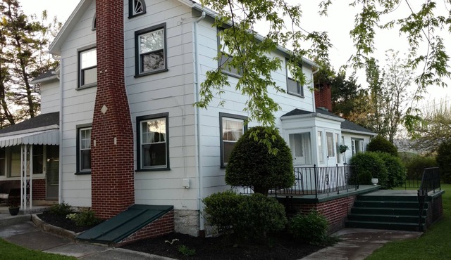 Cozy Farmette Easy Access Bedford PA