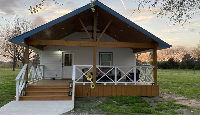 Cozy Farmhouse at Caney Creek- 10 Minutes from Choctaw Casino