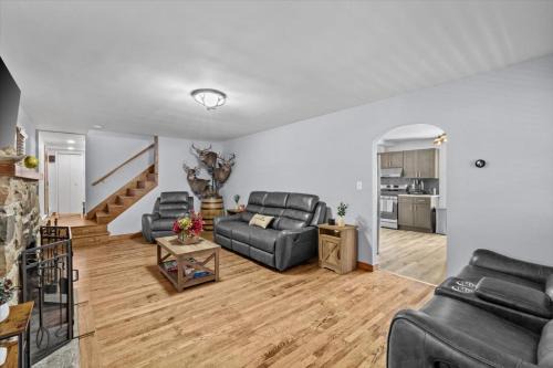 Cozy Farmhouse - Fireplace, Backyard, BBQ, Games - 3 MIN TO CAMELBACK