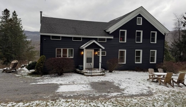 Cozy farmhouse getaway with modern amenities