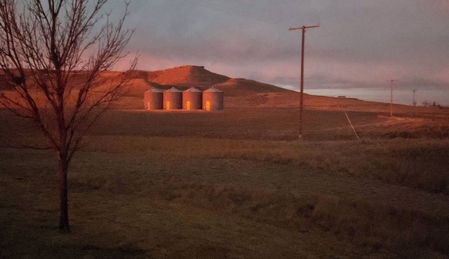 Cozy farmhouse in charming Great Falls with WiFi, AC