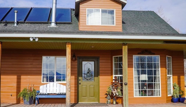 Cozy Farmhouse Inn located off I-70 in the beautiful Sevier Valley