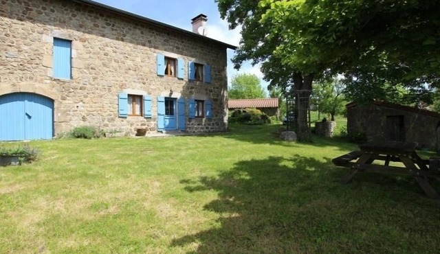 Cozy Farmhouse near Lapte with Nature Views, Near Lake, Pet Friendly, Fireplace & Full Amenities