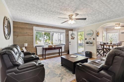 Cozy Farmhouse near Mammoth Cave on 45 acre farm