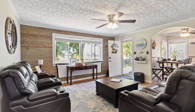 Cozy Farmhouse near Mammoth Cave on 45+ acre animal farm