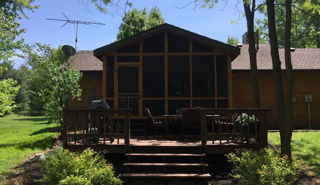 *Cozy Farmhouse On 10 Acres Across From State Park