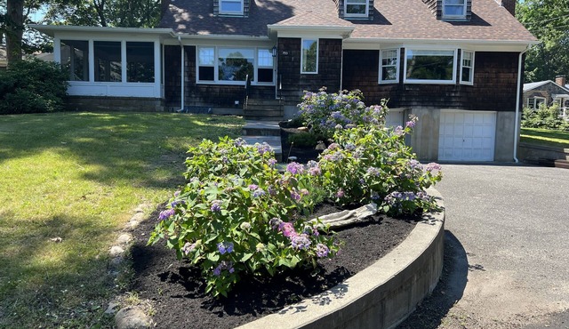 Cozy Farmhouse Secluded Community w/Private Beach