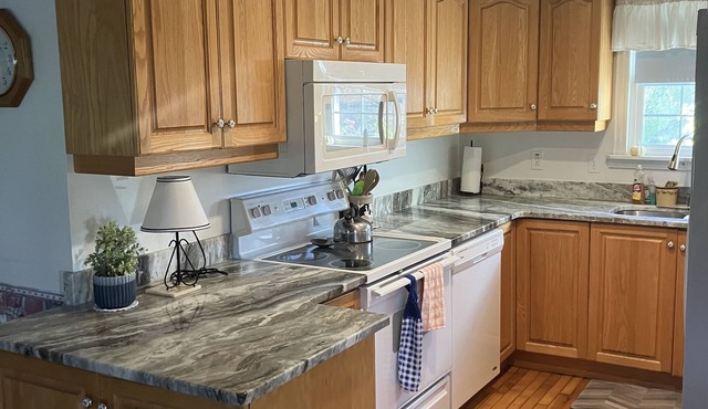 Cozy farmhouse, sleeps 10 and has great views