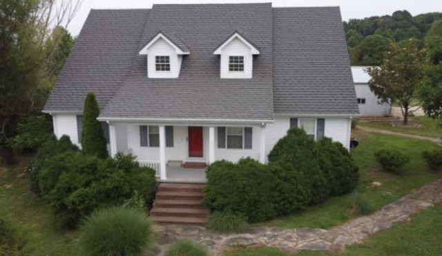 Cozy Farmhouse with 4 Bedrooms and 3 Baths
