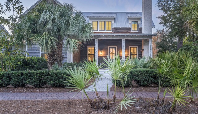 Cozy Fireplace on the Porch + Bunk Room, Close to Moreland Treehouse
