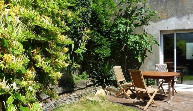 Cozy fisherman's cottage with sea views in the heart of the village of Kerner