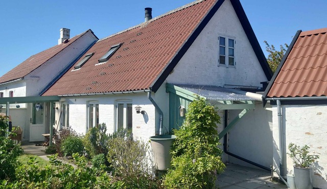 Cozy fisherman's house near the sea