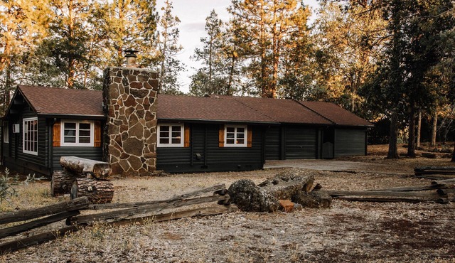 Cozy Fishing Cabin: Hat Creek, Pit River, Fall River, Baum Lake. Burney Falls.