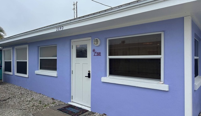 Cozy fishing cottage on canal in Matlacha - 2 bedrooms and large outdoor space