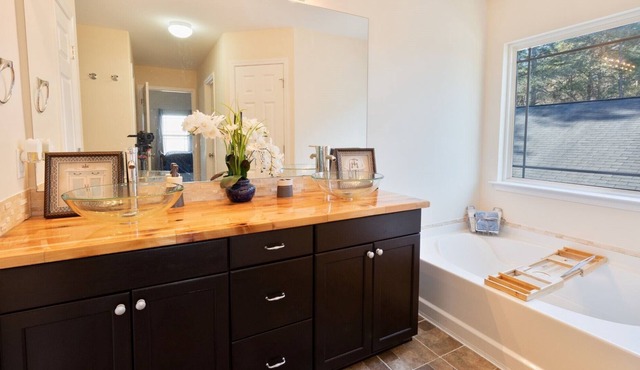 Cozy five-bedroom home, perfect for your weekend getaway!
