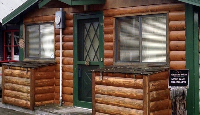 Cozy Float House in Bayview Idaho